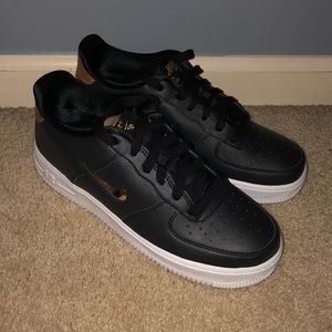 Nike Air Force 1 LV8 LTHR